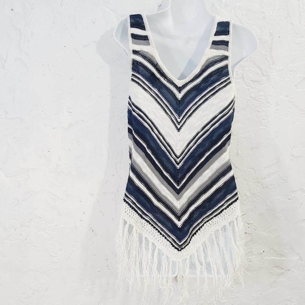 5x$25 Questions knit Crochet sleeveless  Asymetrical fringe tank top size small - Picture 4 of 9